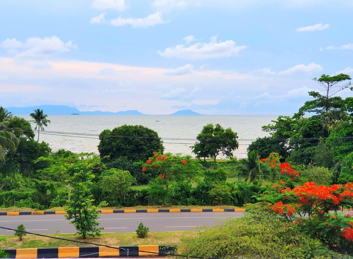 Visal Sak Guesthouse Kep Bagian luar foto